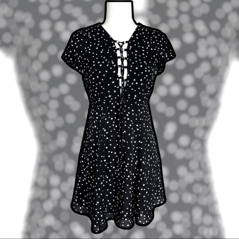 WYLDR REVOLVE BRAND 90S VIBE DRESS STARS LACE UP BLACK XS